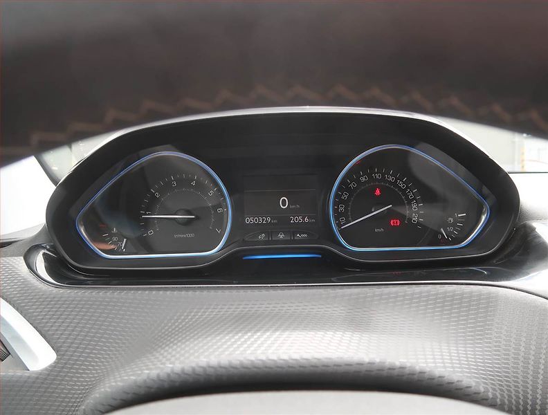 Peugeot 2008 (2014) 1.6 VTi, Serv.kniha, Navi - fotka 11 z 19