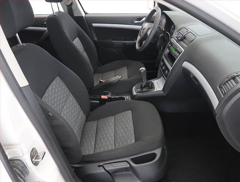 Škoda Octavia (2010) 1.6 TDI - fotka 9 z 14
