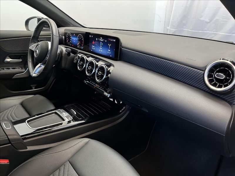 Mercedes-Benz Třídy A 180 Progressive Line - fotka 14 z 21