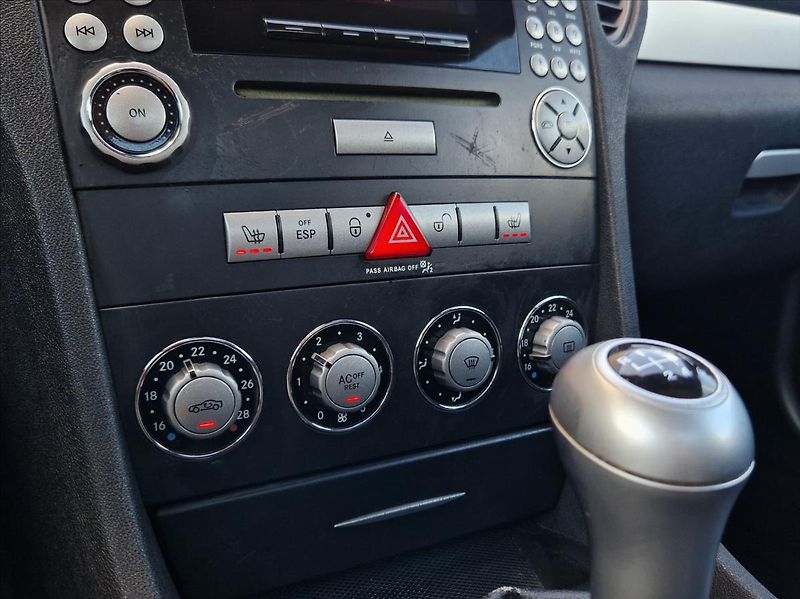 Mercedes-Benz SLK 1,8 200 KOMPRESSOR MANUAL 163k - fotka 29 z 37