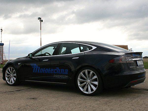 Tesla Model S.