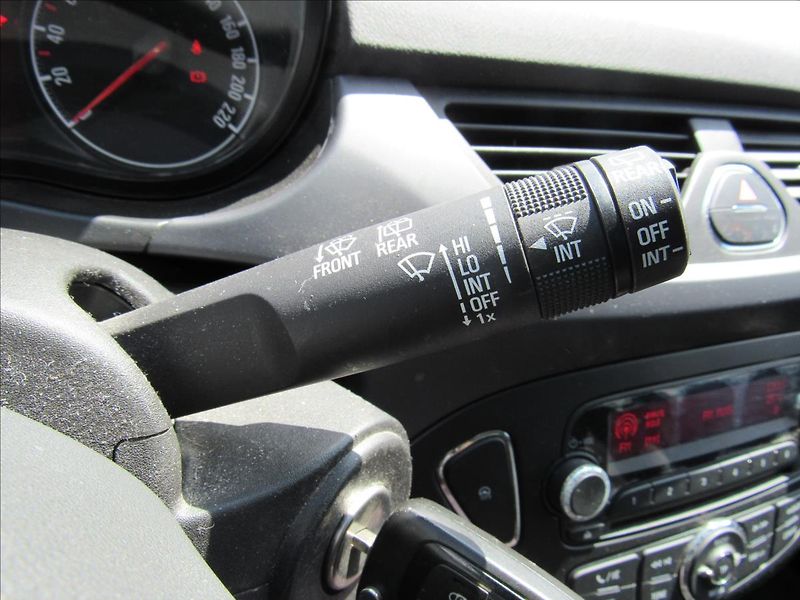 Opel Corsa 1,2 i 51kW - fotka 20 z 29