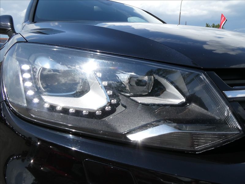Volkswagen Touareg 3,0 TDi V6 180kW, webasto, DPH - fotka 5 z 50