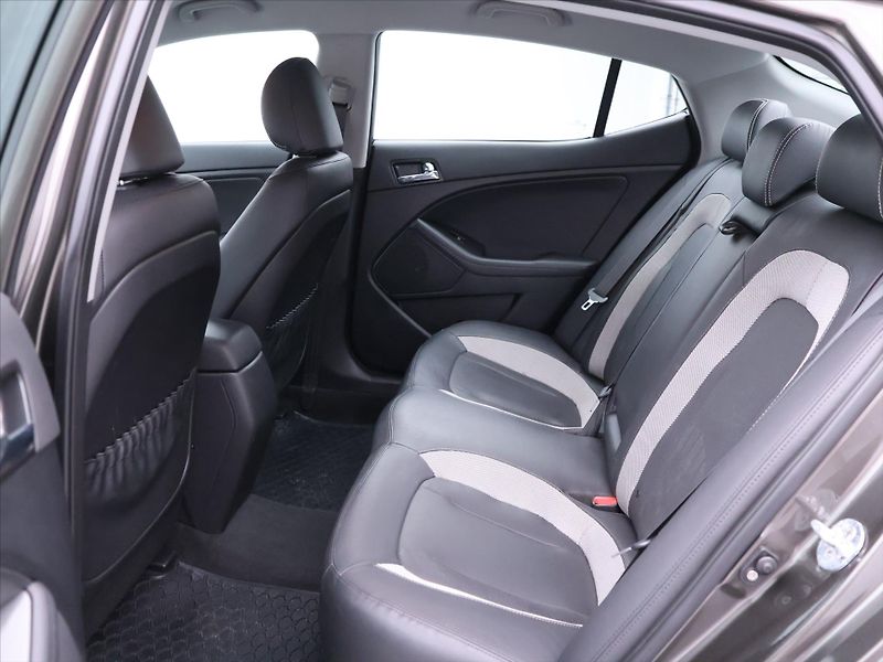 Kia Optima 1,7 CRDi 100kW Exclusive CZ - fotka 15 z 34