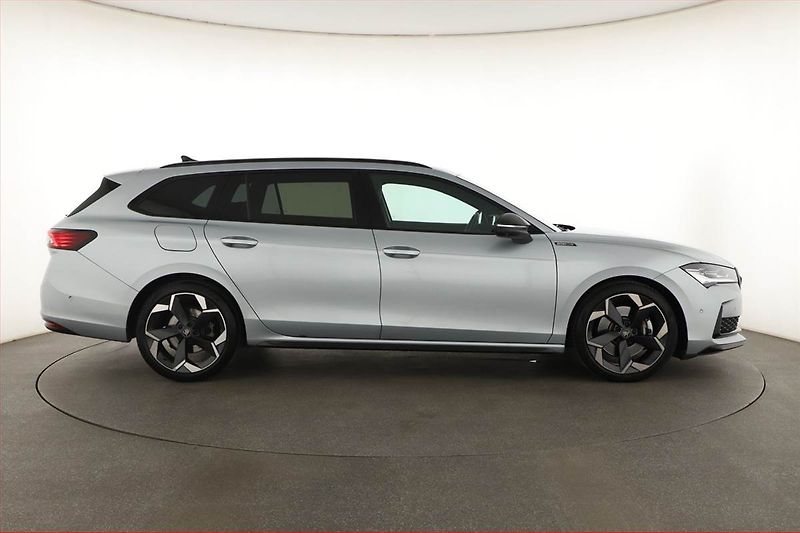 Škoda Superb (2025) 2.0 TDI, SPORTLINE, 4X4 - fotka 6 z 20