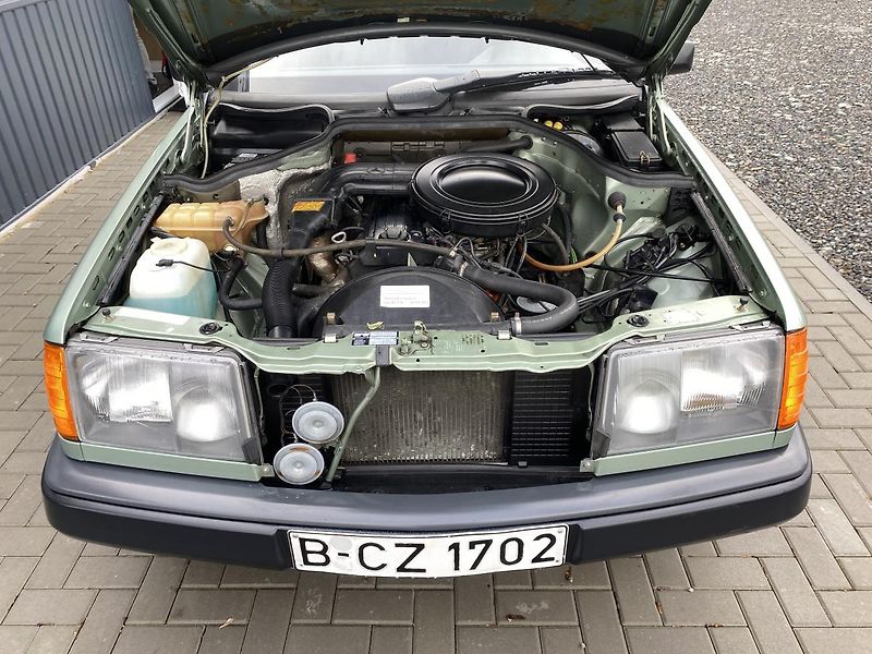 Mercedes-Benz 124 2.0i - 1xMaj - 40 000km - TOP - fotka 42 z 54