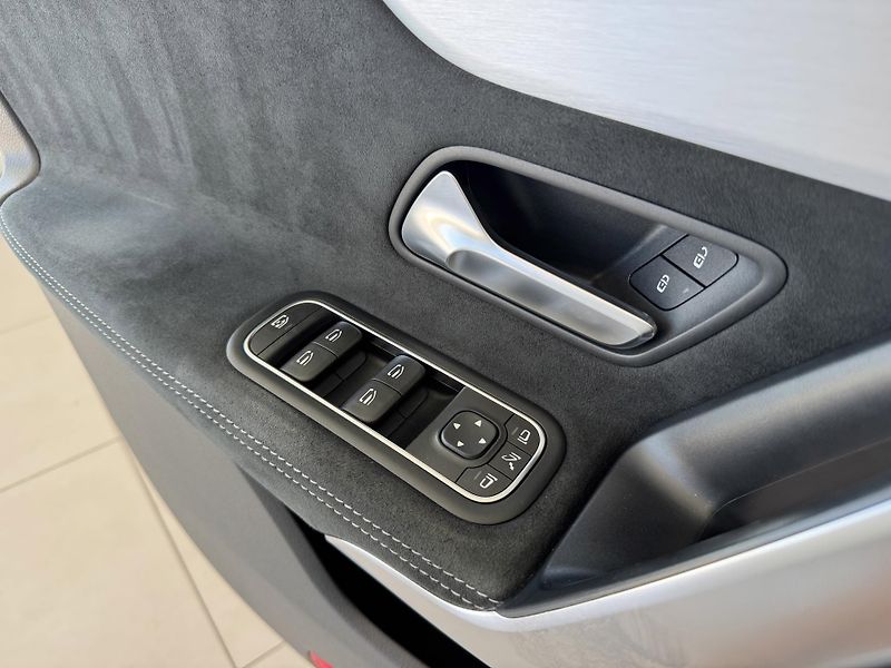 Mercedes-Benz CLA 250e AMG*160kW*Webasto*Panoram - fotka 31 z 40