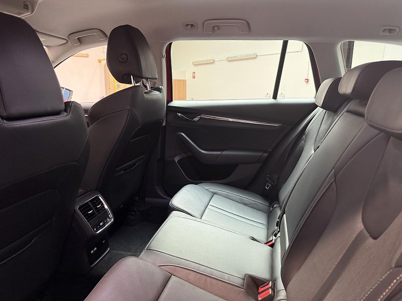 Škoda Octavia 1.5 TSI 110kW Style Combi - fotka 12 z 15
