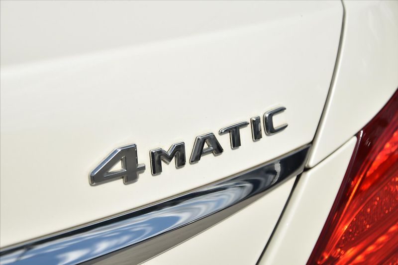 Mercedes-Benz Třídy E 220D 4MATIC AMG NAVI ČR - fotka 33 z 34