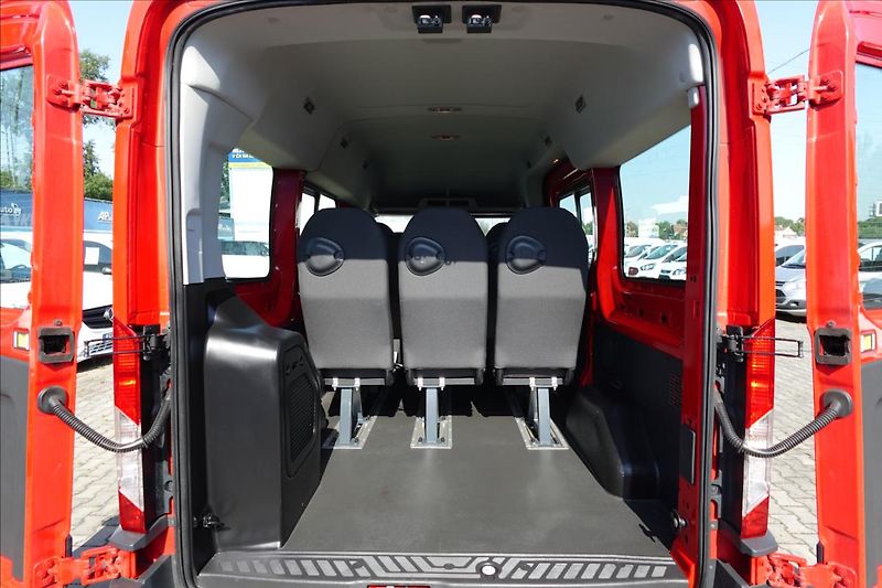 Ford Transit 2,2 TDCi  L2H2 9MÍST BUS KLIMA - fotka 15 z 39
