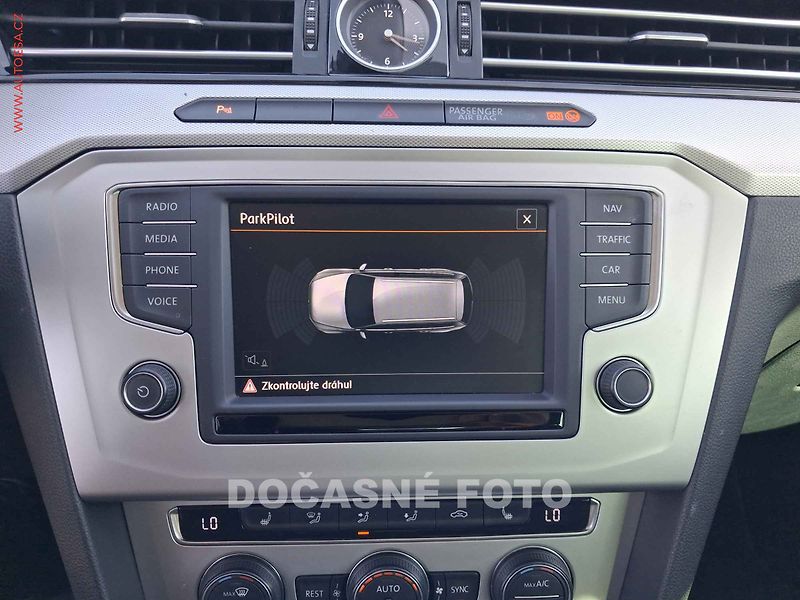 Volkswagen Passat (2015) 2.0 TDi, Comfortline, navi - fotka 18 z 18