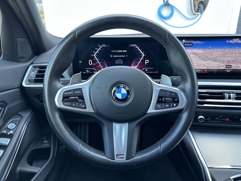 BMW Řada 3 330i M-Sport - fotka 10 z 31