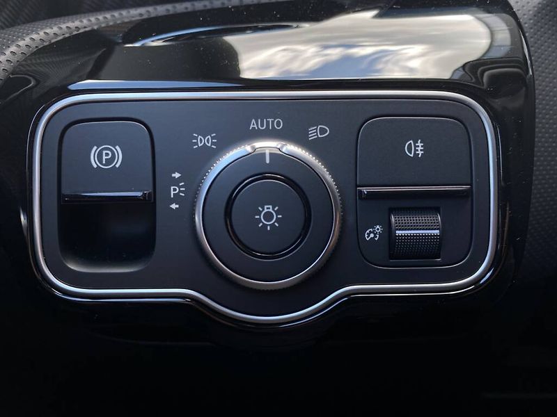 Mercedes-Benz CLA (2025) 200 - fotka 17 z 25