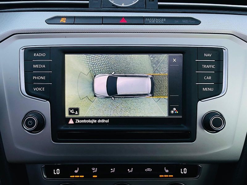 Volkswagen Passat 2.0TDI AUTOMAT KAMERY SERVISKA - fotka 36 z 49