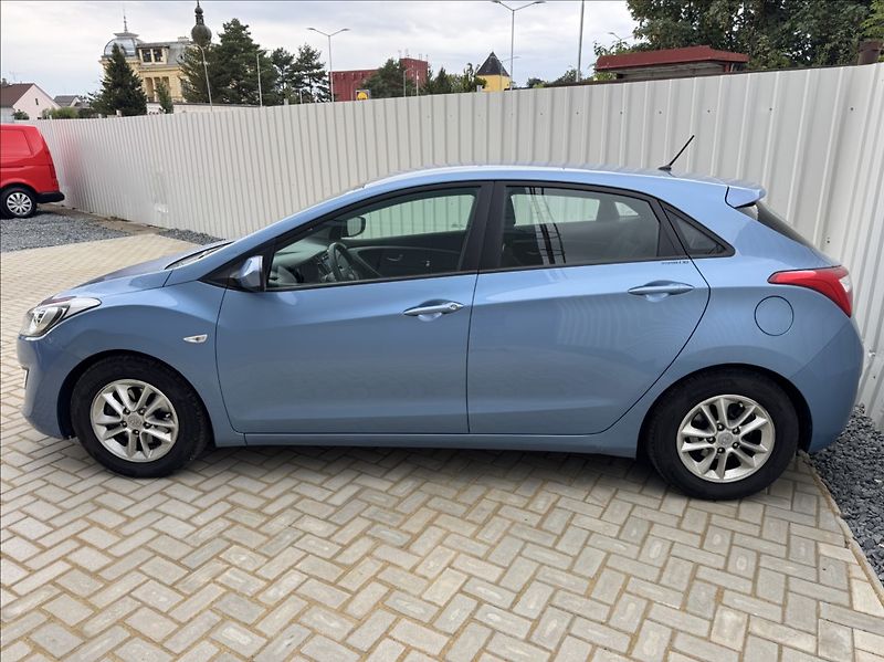 Hyundai i30 1,4 i 73kW ALU klima původ ČR - fotka 4 z 50