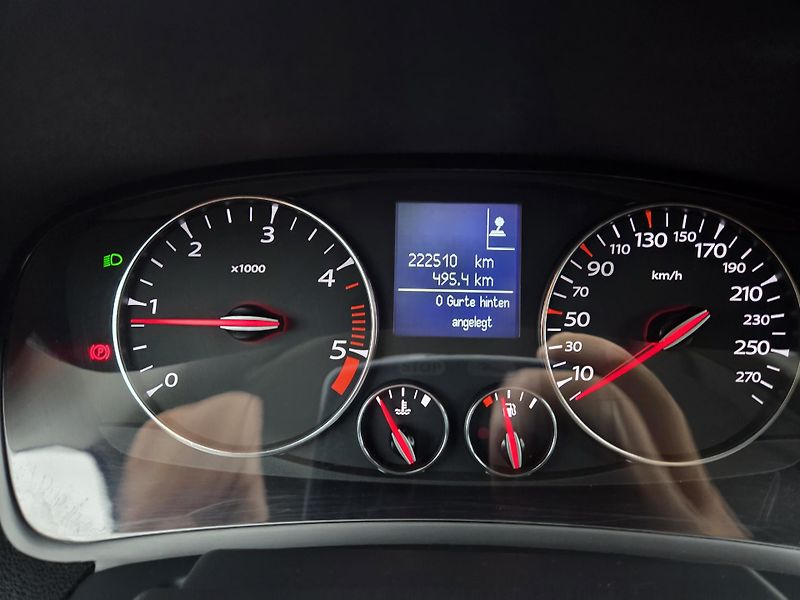 Renault Laguna 2.0dCi GT 131kW BOSE*4CONTROL* - fotka 21 z 38