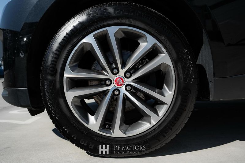 Jaguar F-Pace (2020) 2.0 P250 184kW 4x4 - fotka 43 z 43