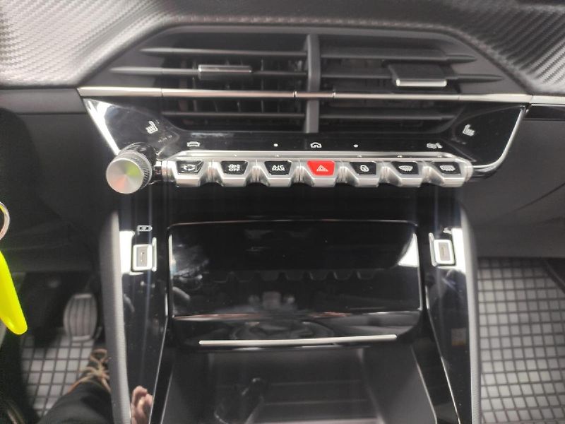 Peugeot 2008 (2026) ALLURE 1.2 100k MAN6  - fotka 19 z 28