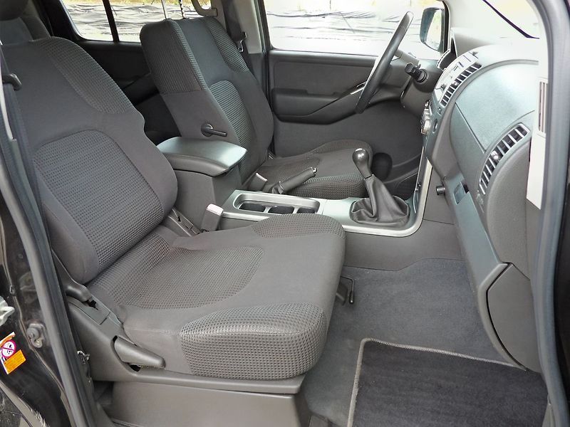 Nissan Pathfinder 2.5dCi 126kW Manuál Style - fotka 17 z 29