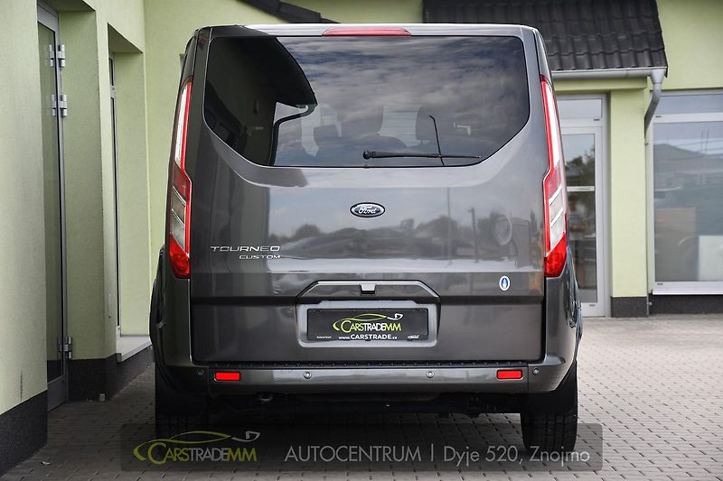 Ford Tourneo Custom 2.0EcoBlue 8.MÍST TITANIUM - fotka 4 z 43