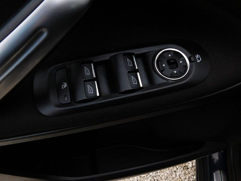 Ford S-MAX 2,0ECOBOOST,149kW,CZ,SERVISKA - fotka 14 z 17