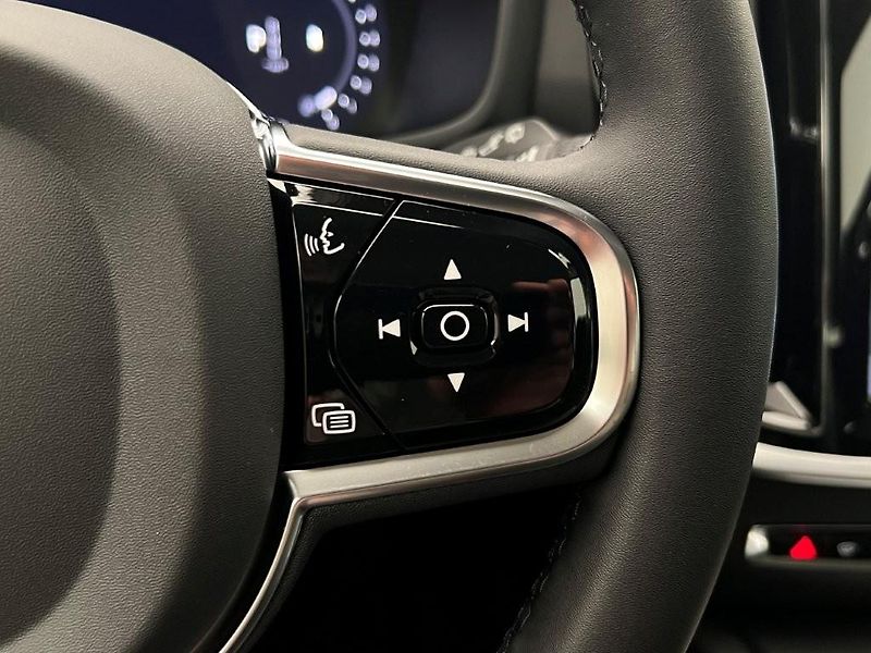 Volvo V60 (2026) B4 PLUS DARK AUT - fotka 20 z 44