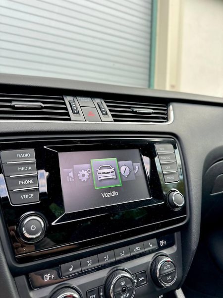 Škoda Octavia (2014) 3 COMBI 1.6 TDI DSG 165TKM - fotka 21 z 26