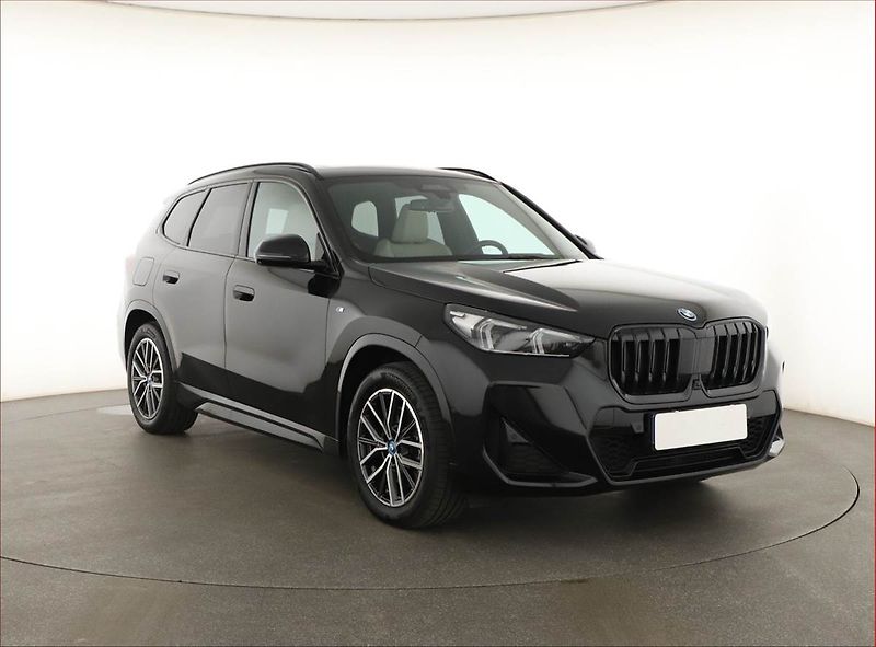 BMW X1 (2024) xDrive30e - fotka 1 z 20