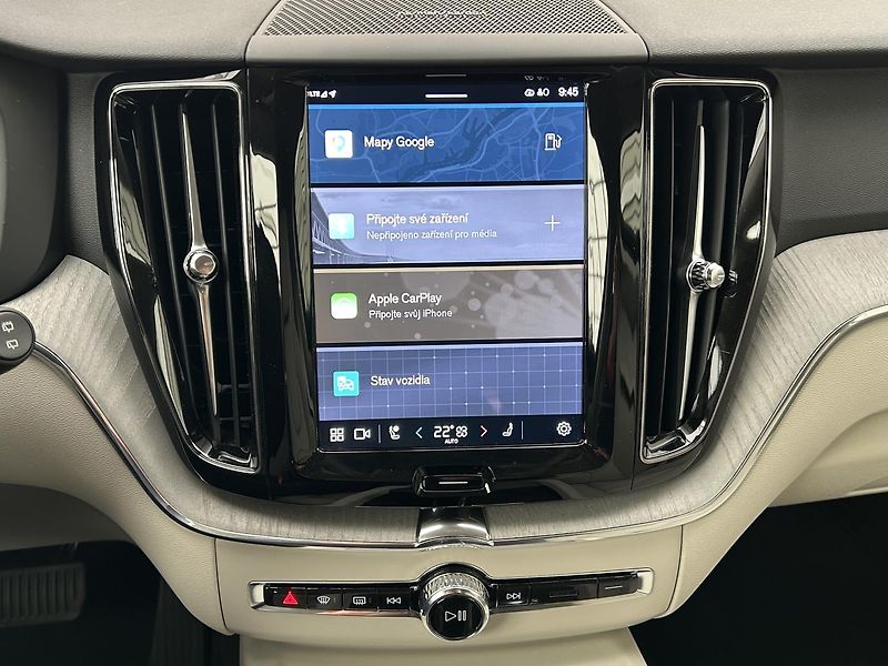 Volvo XC60 2.0 B4 4x4 PLUS  Black - fotka 19 z 28