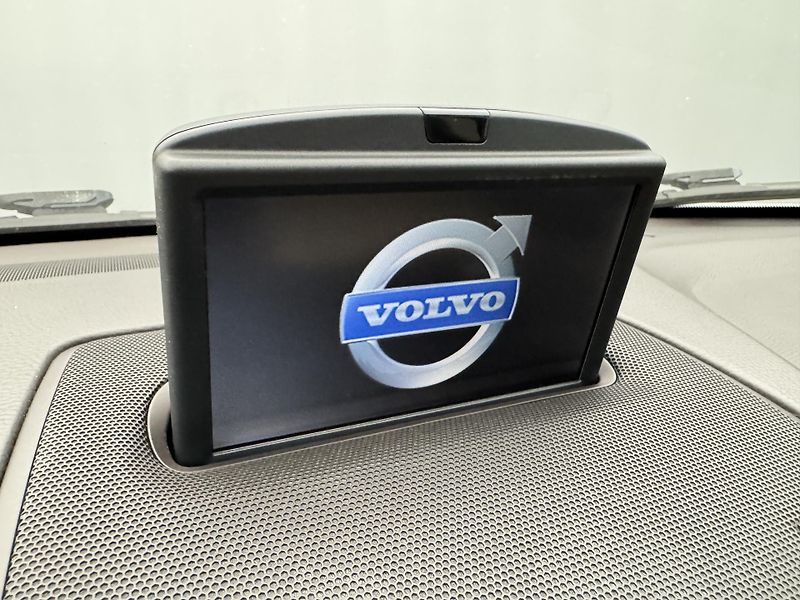 Volvo XC90 D5 AWD EXECUTIVE AUT CZ - fotka 28 z 36