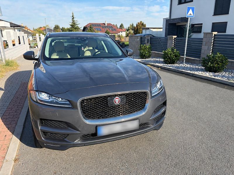 Jaguar F-Pace (2019) 20d 4x4 Prestige - fotka 2 z 11