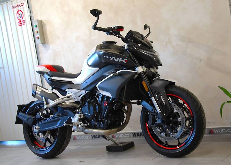 CFMOTO 800 NK (2025) 800NK Sport - krásný stav,serv - fotka 2 z 20