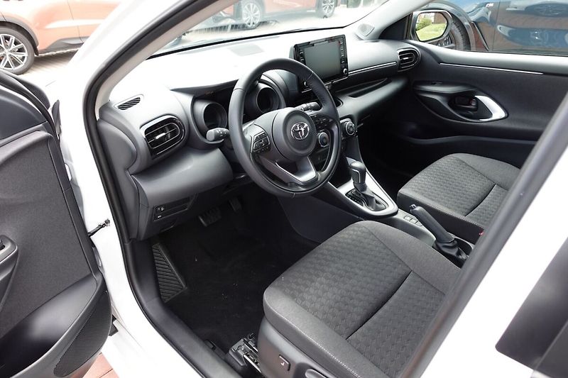Toyota Yaris 1.5TNGA 125 - 1 CVT  Comfort T - fotka 11 z 28