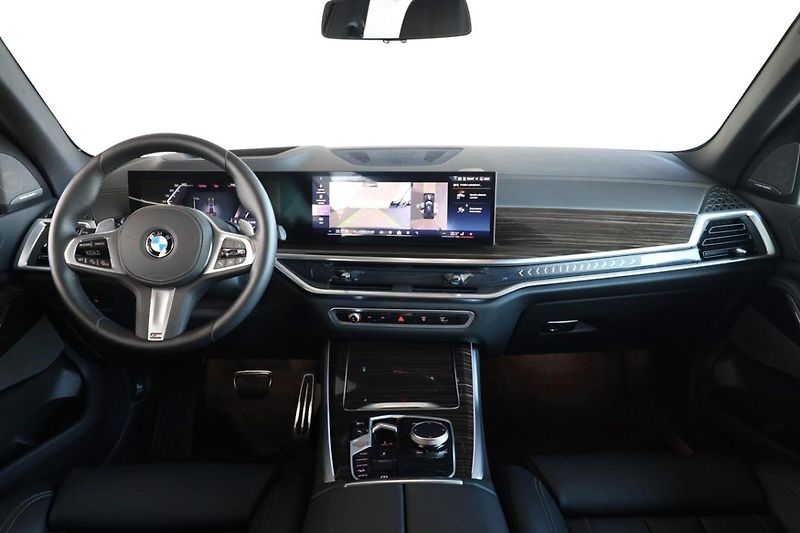 BMW X5 xDrive30d - fotka 5 z 31