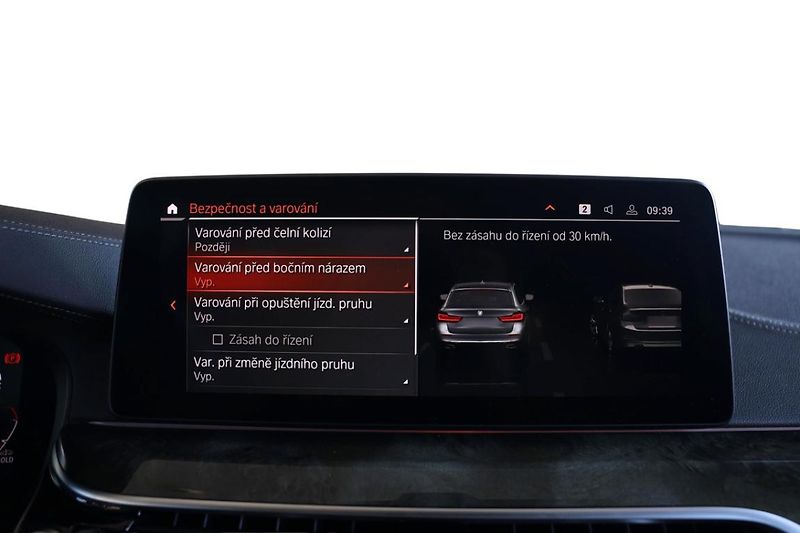 BMW Řada 5 530d xDrive Touring - fotka 17 z 30