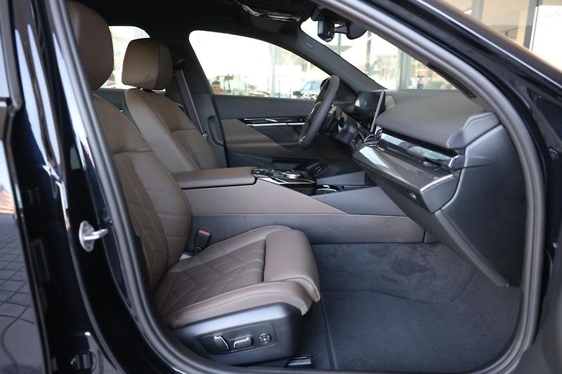 BMW Řada 5 540d xDrive Sedan - fotka 14 z 18