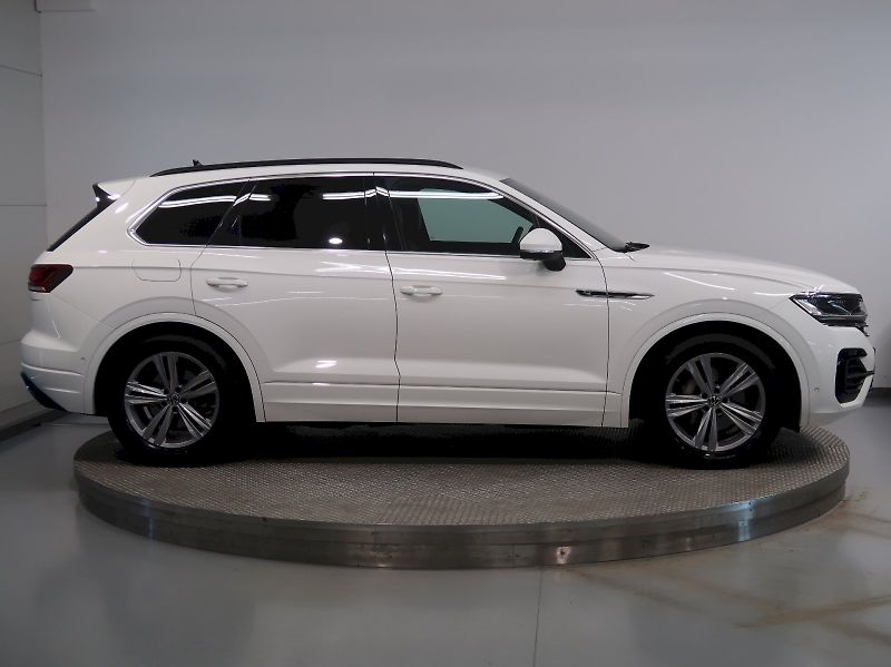 Volkswagen Touareg (2021) R-LINE 3.0TDI 170KW 4x4  TAŽNÉ - fotka 8 z 44