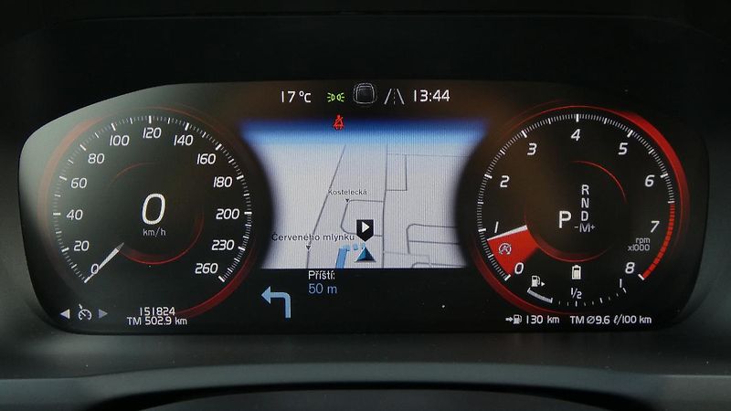 Volvo XC90 B6 AWD R-Design Auto 7 míst - fotka 13 z 26