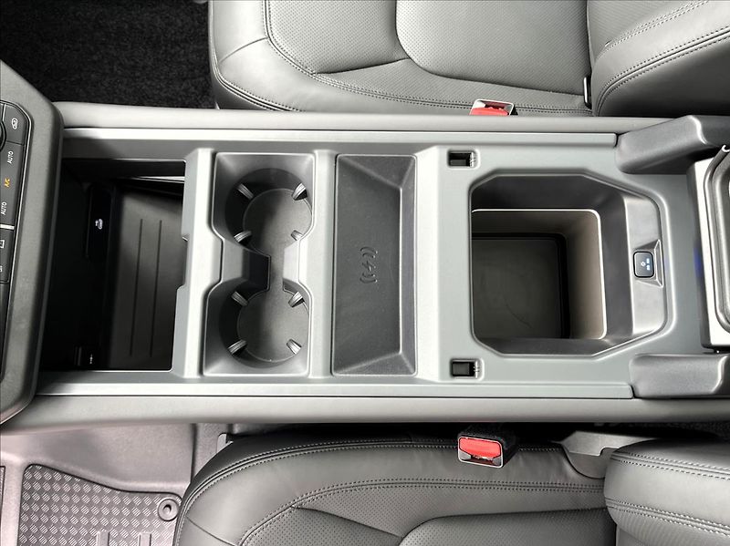 Land Rover Defender (2026) 110 V8 P425 X-DYNAMIC HSE - fotka 25 z 35