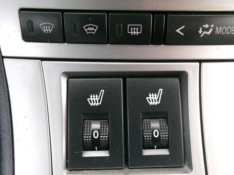 Mazda 3 (2009) 1,6i AC NAVI TEMP VÝHŘEV - fotka 23 z 31