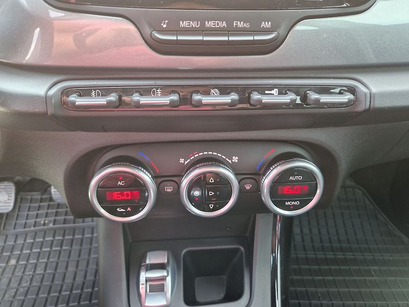 Alfa Romeo Giulietta Turismo 1.4 T 120 - fotka 14 z 27