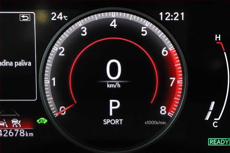 Lexus NX 200t (2023) 350h - fotka 13 z 18
