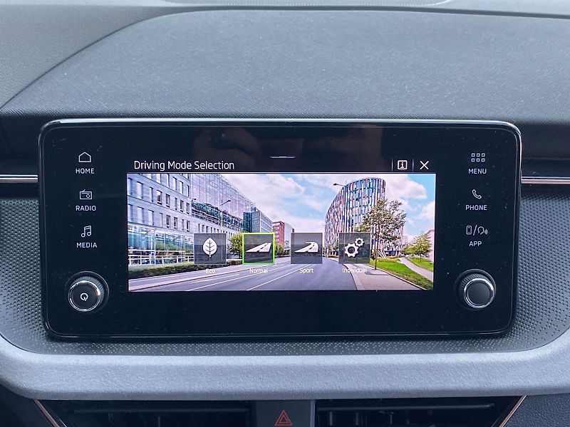Škoda Scala (2025) 1.0 TSI Top Selection - fotka 15 z 33