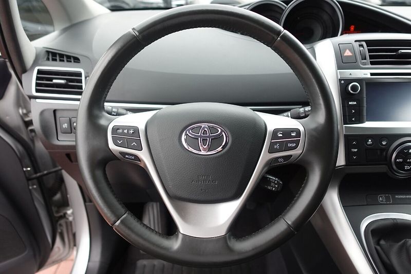 Toyota Verso 1,8VVTi 108kW 6M/T Active Supe - fotka 16 z 26