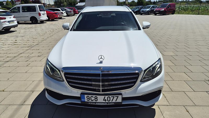 Mercedes-Benz Třídy E 350d 4Matic Exclusive - fotka 2 z 21