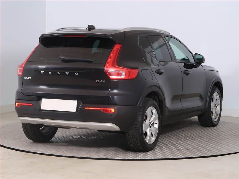 Volvo XC40 (2018) D4 AWD - fotka 5 z 24