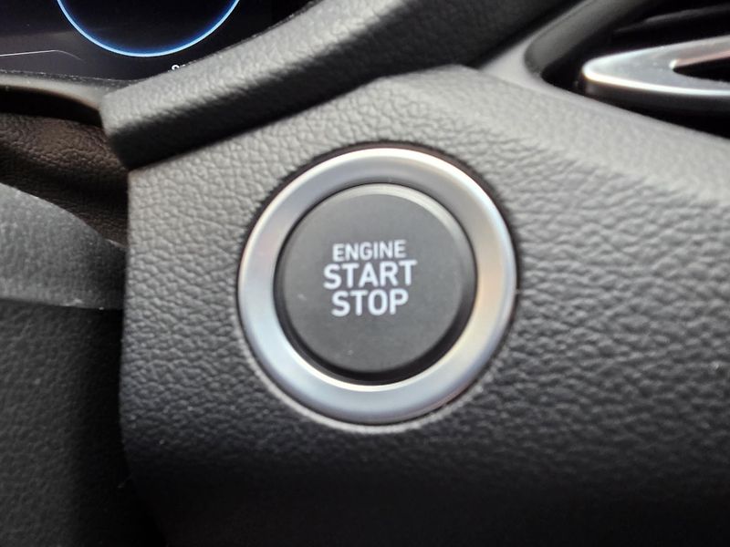 Hyundai i30 1.5-1.MAJITEL-NAVI-KAMERA - fotka 21 z 26
