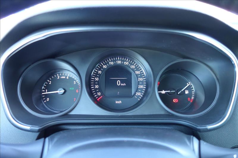 Renault Mégane 1,2 TCe,ČR,SERVIS.KN.,LIMITED. - fotka 28 z 36
