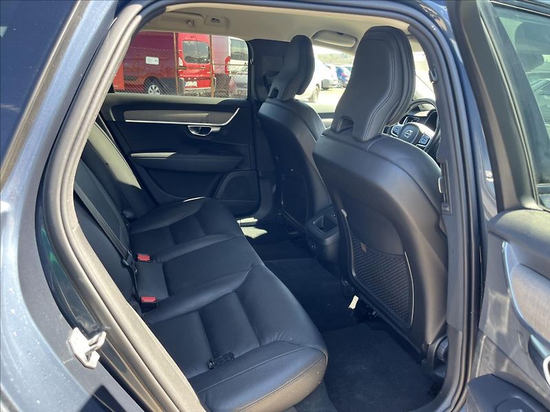 Volvo V90 2,0 B4 145KW CROSS COUNTRY DPH - fotka 12 z 43