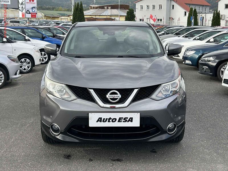 Nissan Qashqai (2014) 1.2 DiG-T, AC, park. kamera - fotka 2 z 20
